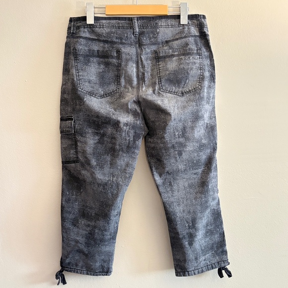 DKNY Stone Wash Charcoal Cotton Cargo Capris - Picture 10 of 14